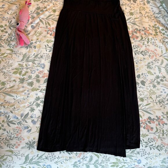 Long Stretchy Black Maxi Skirt with High Slits - Picture 2 of 3